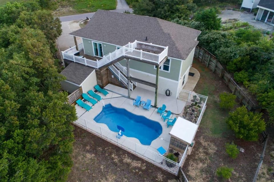 Saltwater Pool Dog Friendly Fire Pit House in Southern Shores