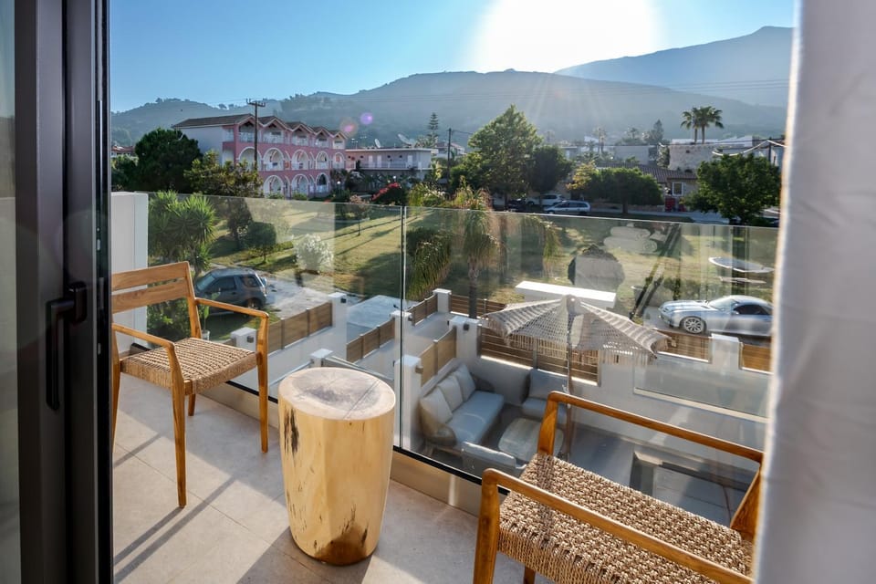 Balcony/Terrace, Mountain view