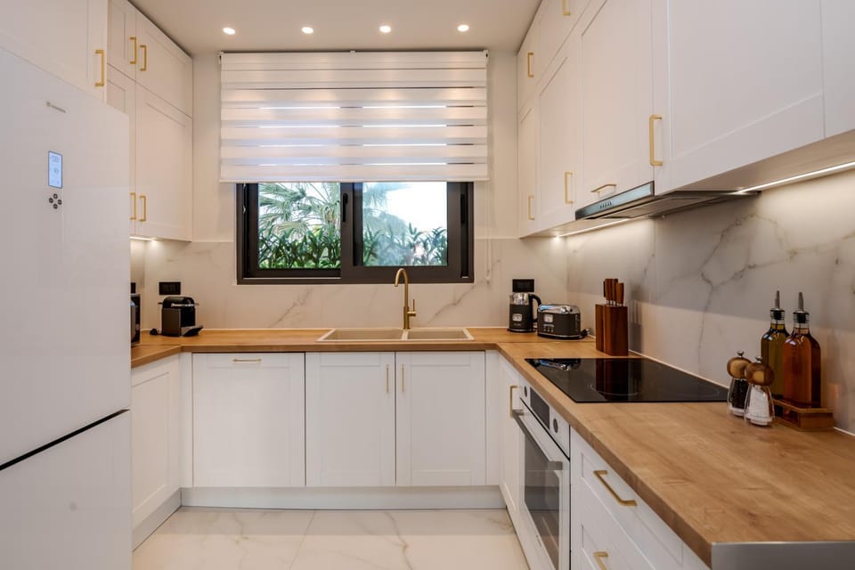 Coffee/tea facilities, dishwasher, kitchen
