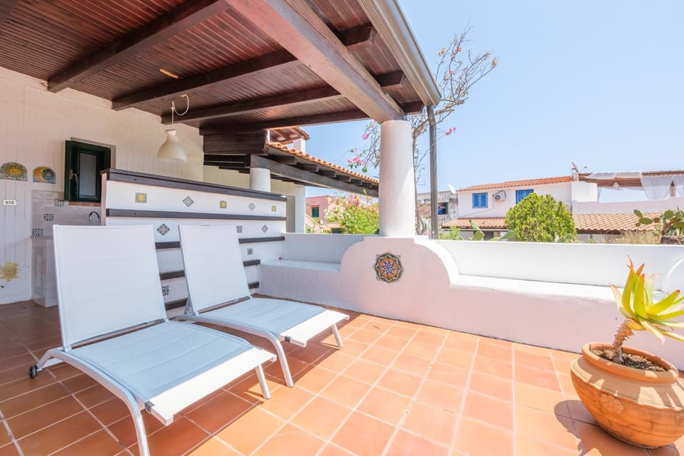 Property building, Balcony/Terrace, Living room