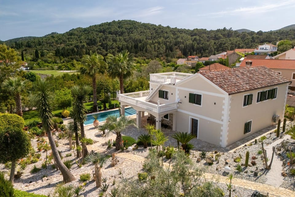 Property building, Day, Natural landscape, Pool view, Swimming pool