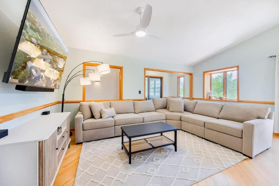 Pool Hot Tub Beach Gear included House in Corolla