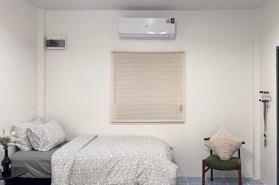 Bed, air conditioner