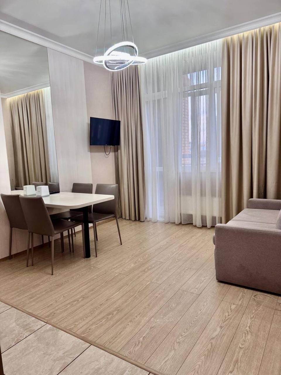 TV and multimedia, Seating area, Dining area