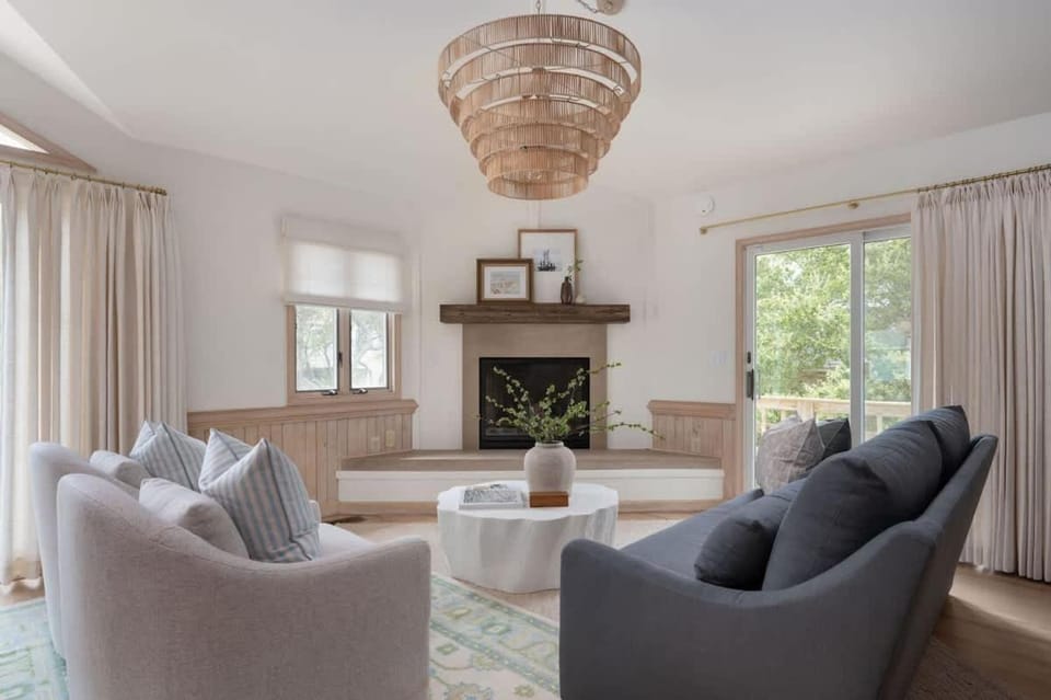Stylish Home with Pool Hot Tub & Walk to Beach House in Duck