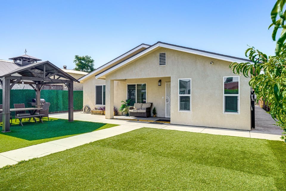 1 Mi to Rabobank Arena: Home w/ Gazebo! House in Bakersfield