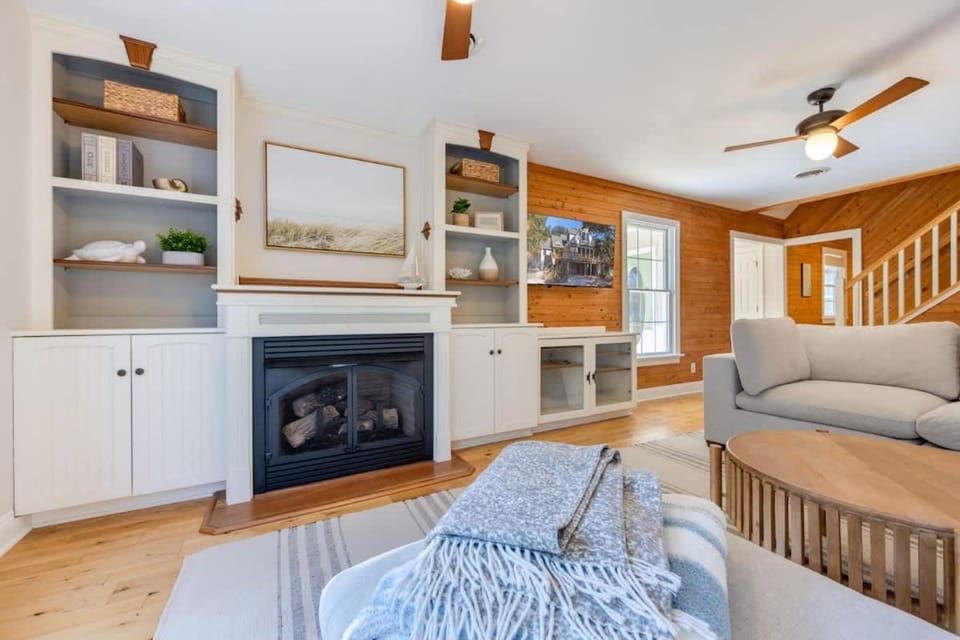 5Min Walk to Beach & Saltwater Pool House in Duck