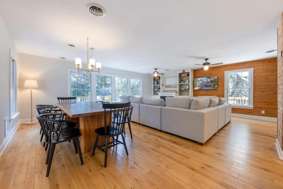 5Min Walk to Beach & Saltwater Pool House in Duck