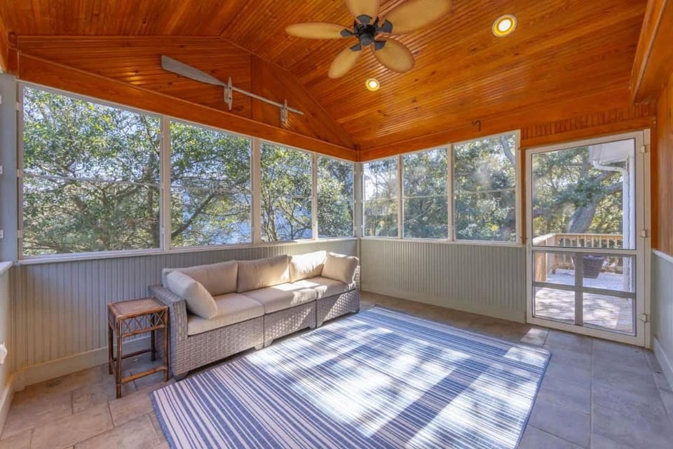5Min Walk to Beach & Saltwater Pool House in Duck