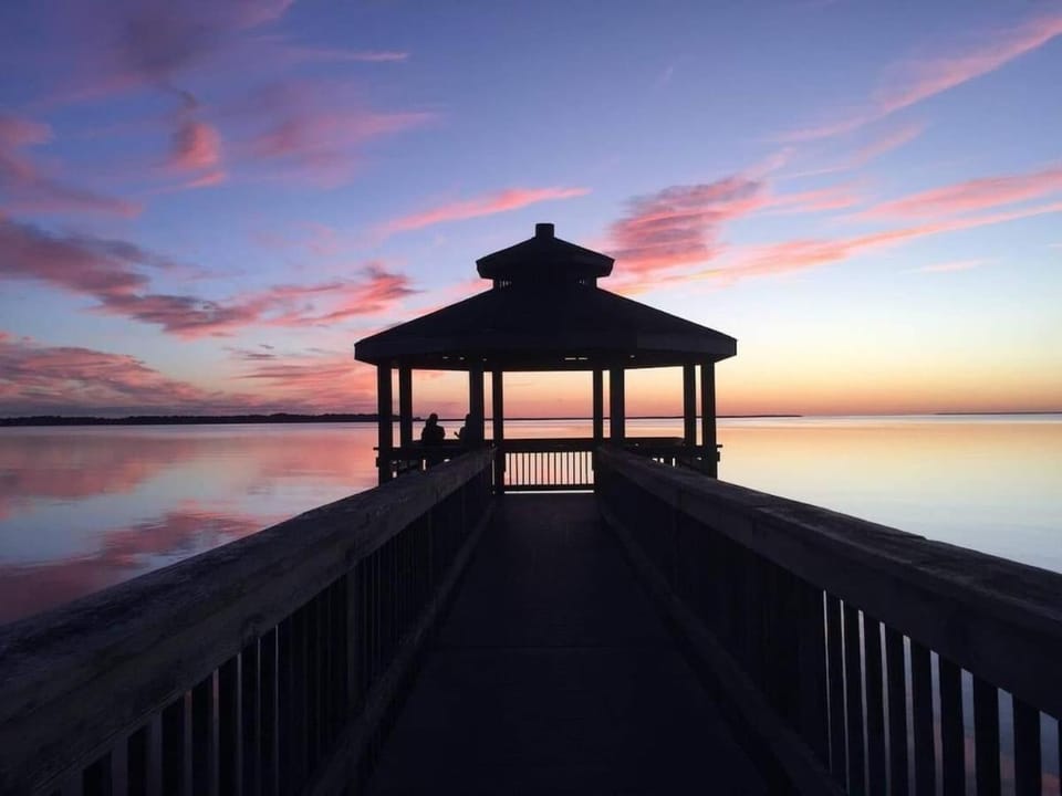 Amazing Sunsets Hot Tub & Flex Stays House in Kill Devil Hills