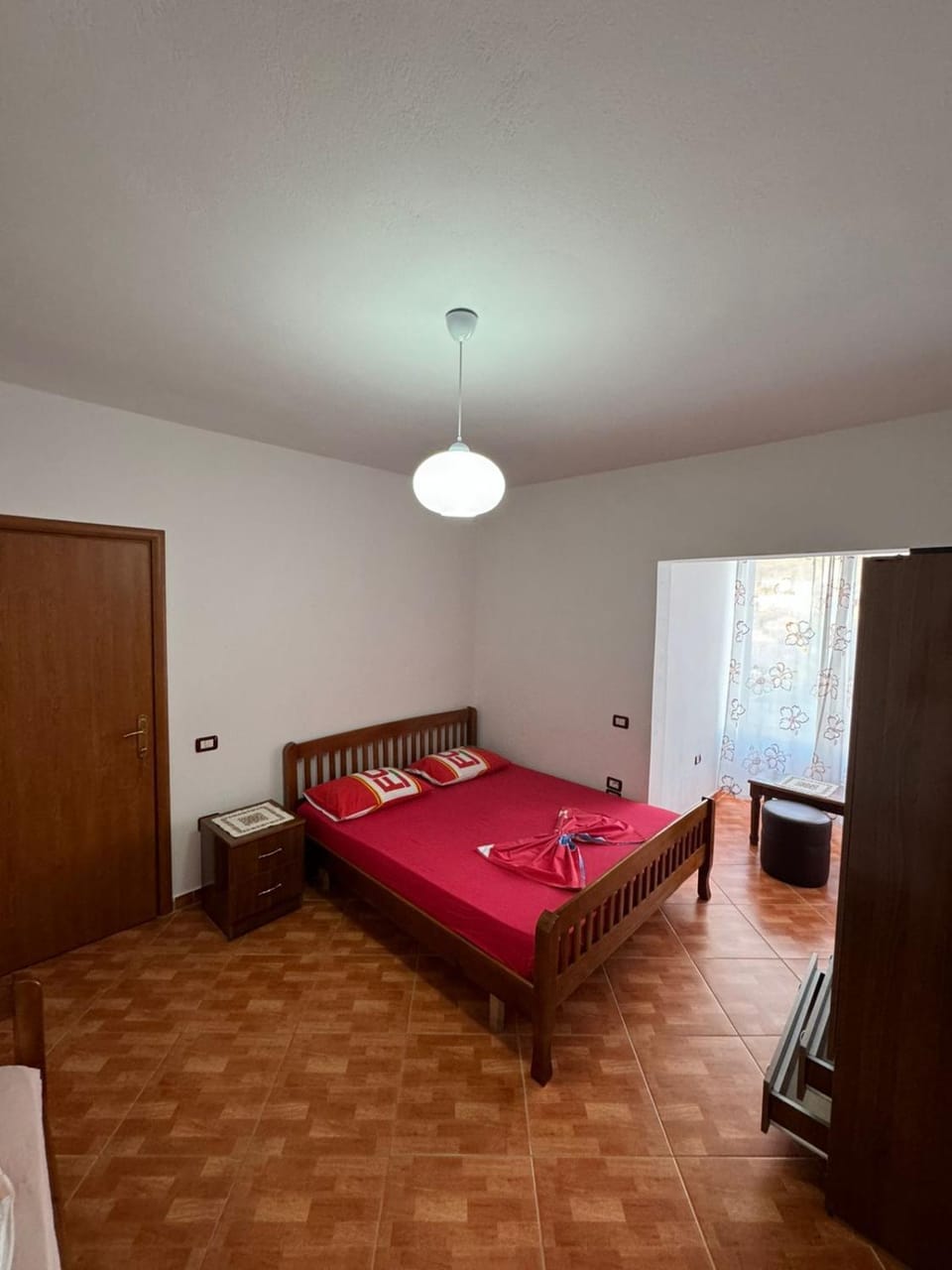 Photo of the whole room, Bedroom