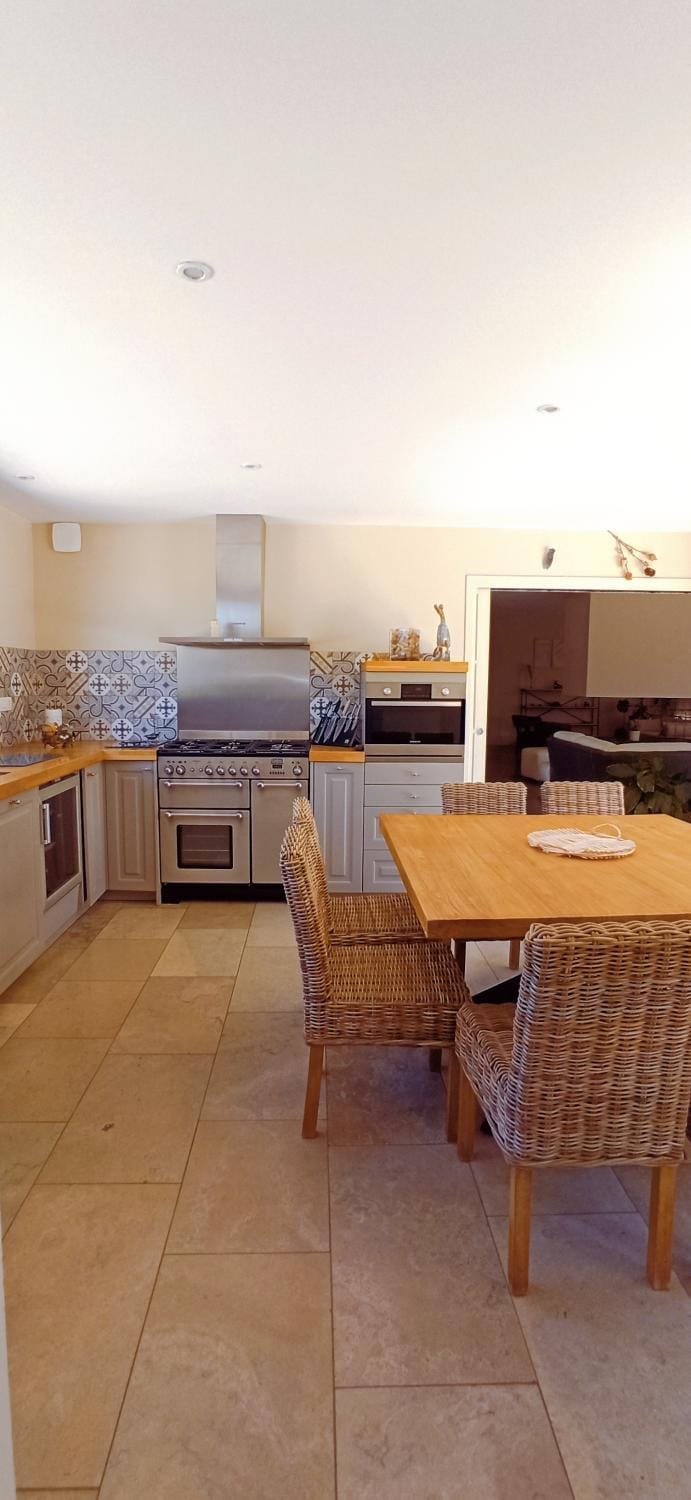 Kitchen or kitchenette, Dining area, dishwasher, oven, stove