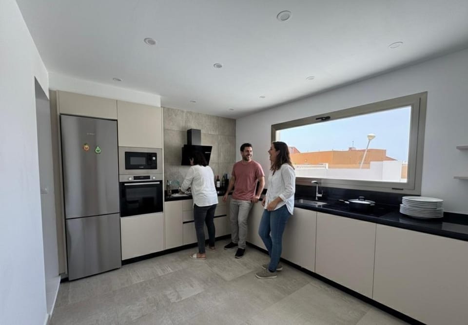 Coffee/tea facilities, Kitchen or kitchenette, dishwasher, oven, stove, toaster