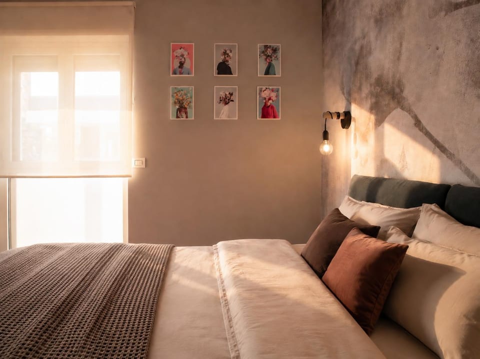 Bedroom, wardrobe, air conditioner
