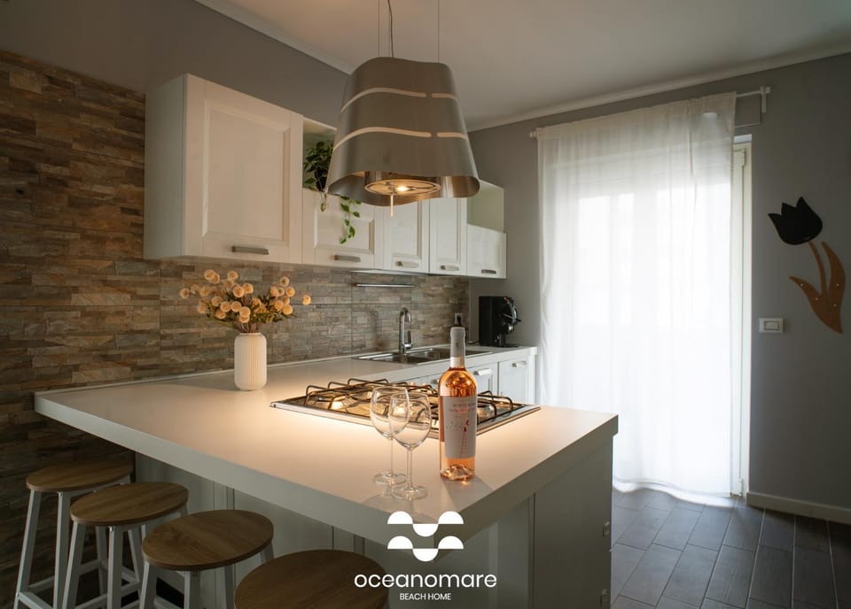 Food close-up, Kitchen or kitchenette, Seating area, flat iron, oven, kitchen, kitchen