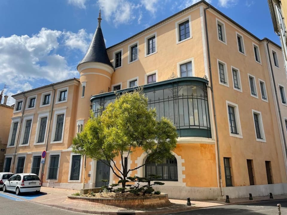 Property building, Facade/entrance