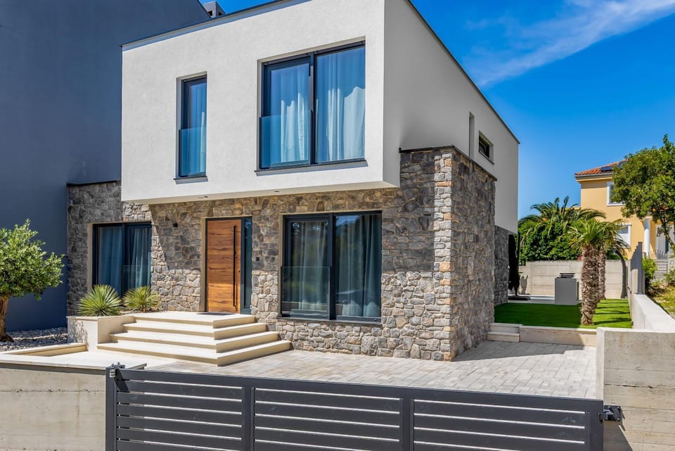 NOVO - Villa Vita s velikim bazenom Villa in Crikvenica