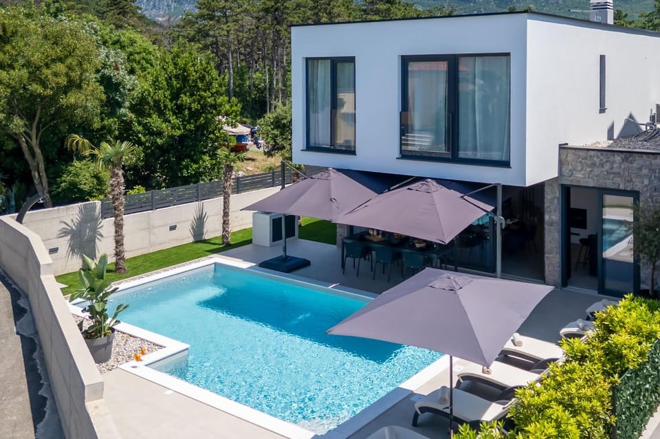 NOVO - Villa Vita s velikim bazenom Villa in Crikvenica