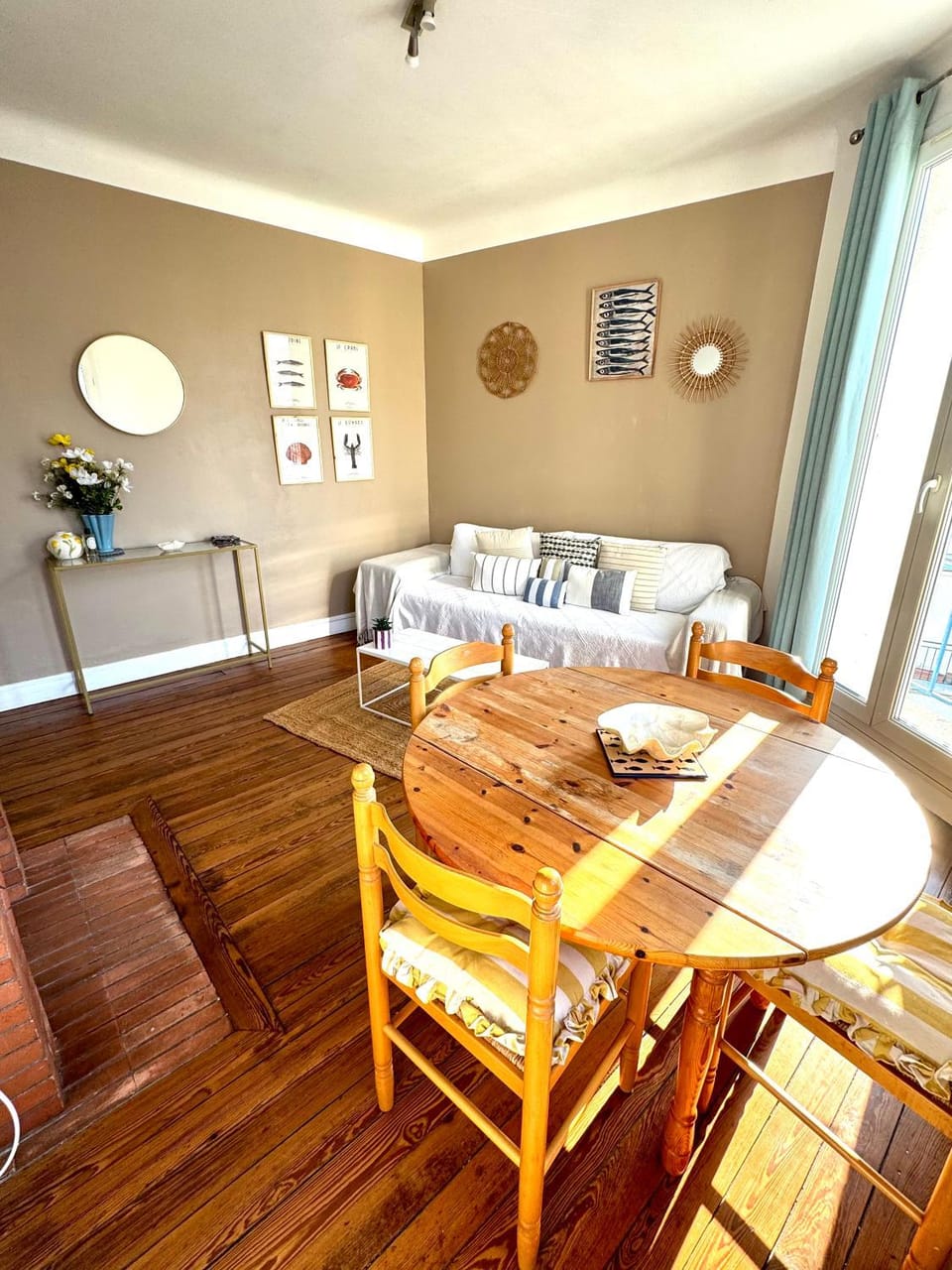 Living room, Seating area