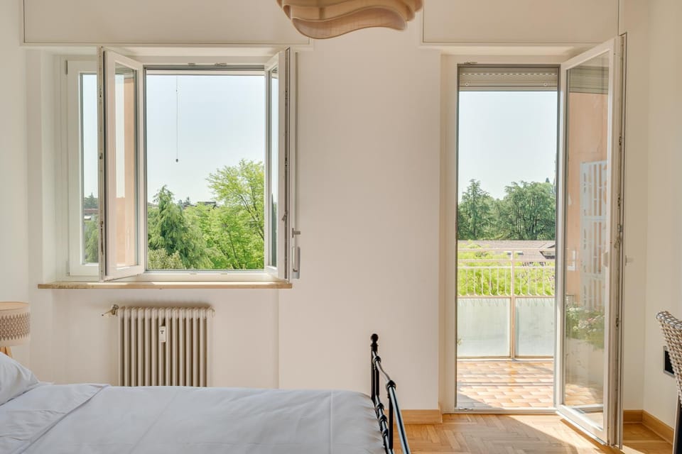 Bed, View (from property/room), Balcony/Terrace, Photo of the whole room, Bedroom