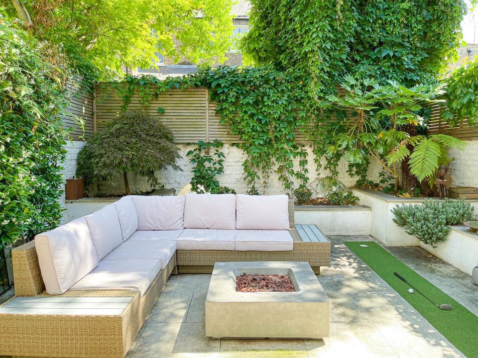 Patio, Minigolf, Seating area