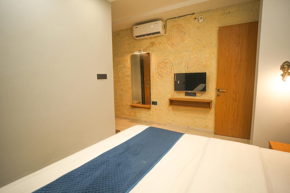 TV and multimedia, Bedroom, wardrobe, air conditioner