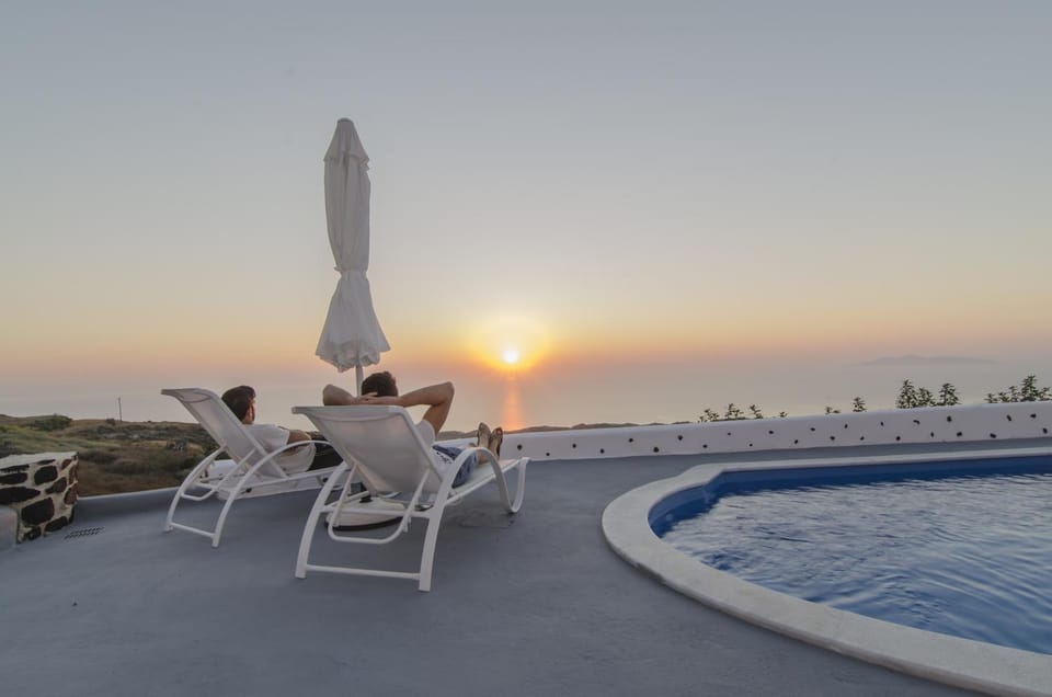 Guests, Pool view, Sunrise