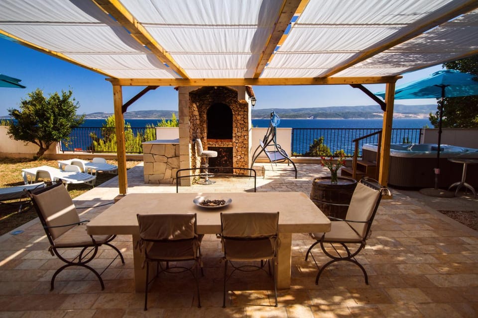 Communal lounge/ TV room, Activities, BBQ facilities, Garden, Hot Tub, Massage, Balcony/Terrace, Fitness centre/facilities, Garden view, Mountain view, Sea view, Open Air Bath