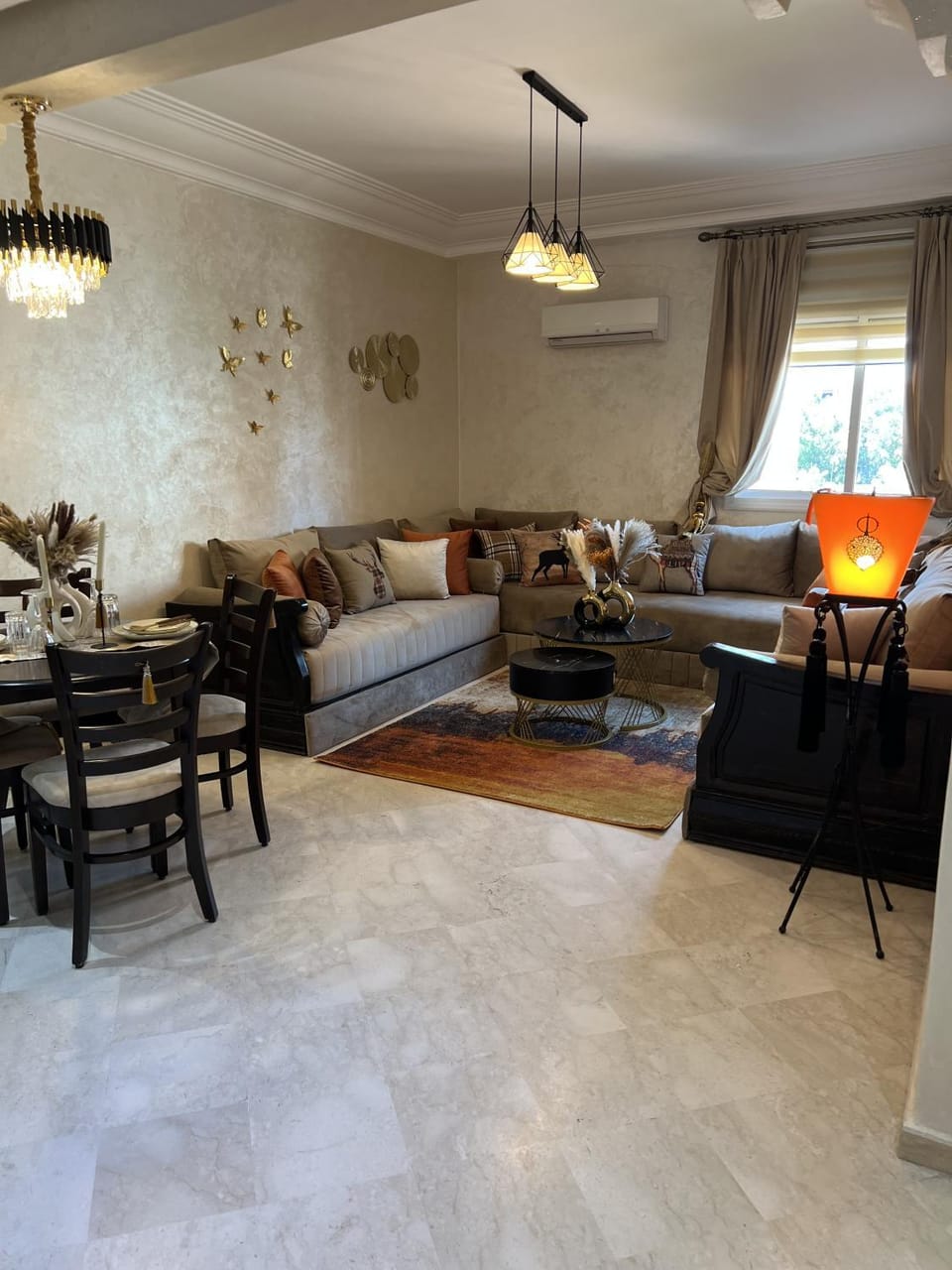 Living room, Seating area