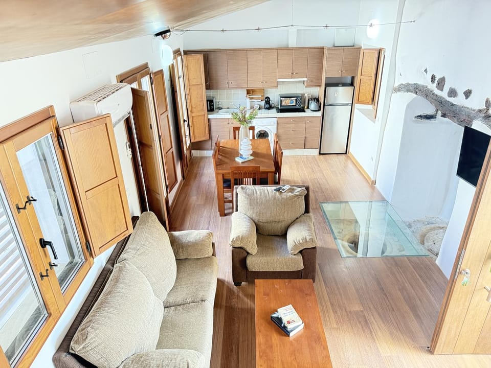 TV and multimedia, Balcony/Terrace, Kitchen or kitchenette, Living room, Seating area, Dining area, oven, stove