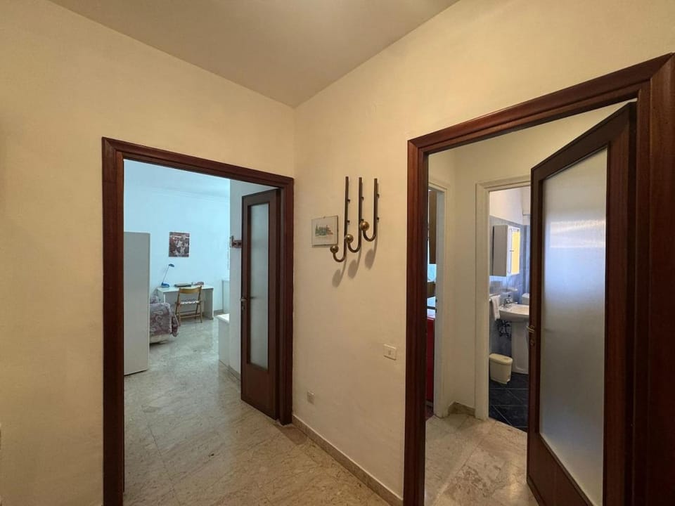 Facade/entrance, Photo of the whole room