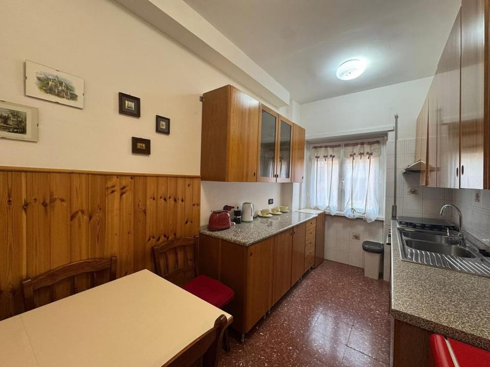 Kitchen or kitchenette, Dining area, oven, stove, toaster