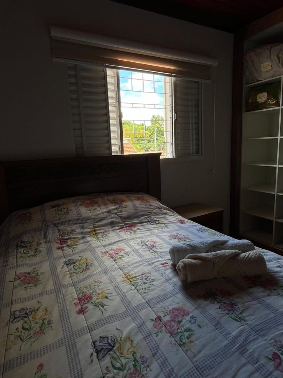 Bedroom, towels