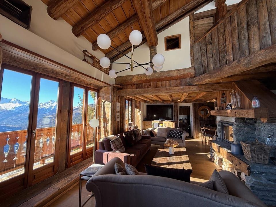 Living room, Mountain view