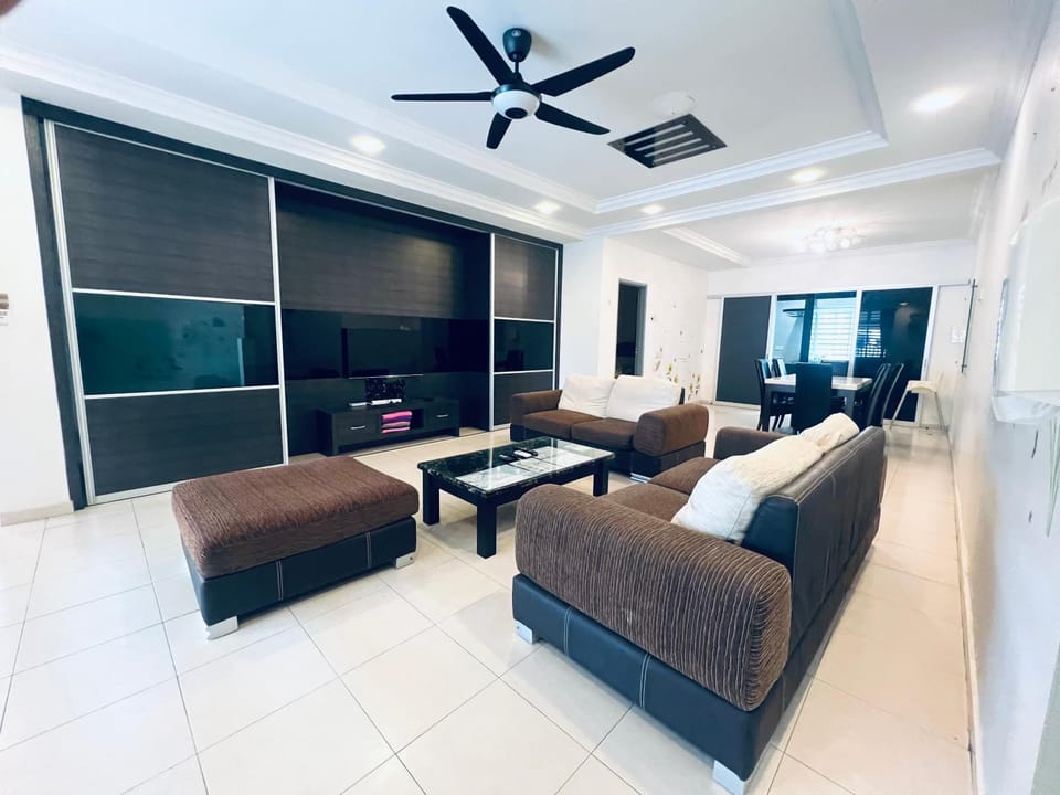 Communal lounge/ TV room, TV and multimedia, Living room, Seating area