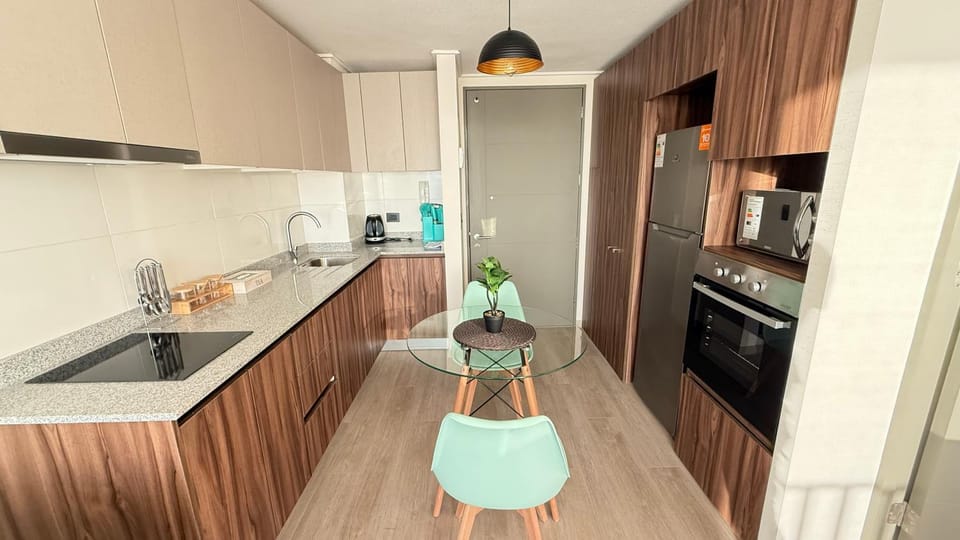 Kitchen or kitchenette, Dining area, oven