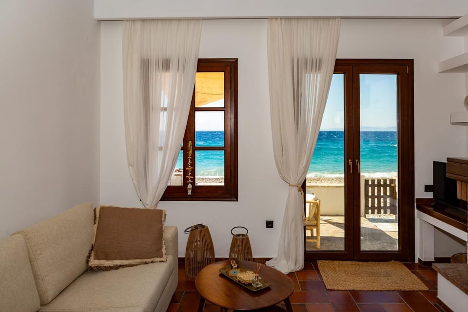 TV and multimedia, View (from property/room), Seating area, Sea view