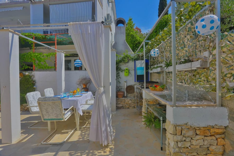 Apartments - House Monarch - beach, center & shared pool access Apartment in Split-Dalmatia County