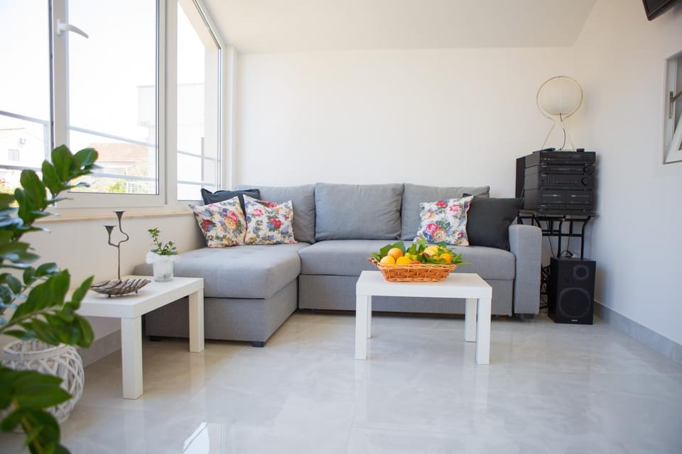 Apartments - House Monarch - beach, center & shared pool access Apartment in Split-Dalmatia County