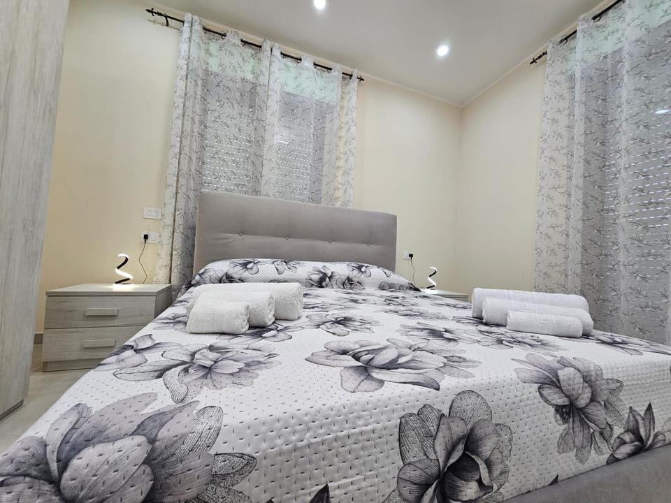 Bed, Bedroom, air conditioner