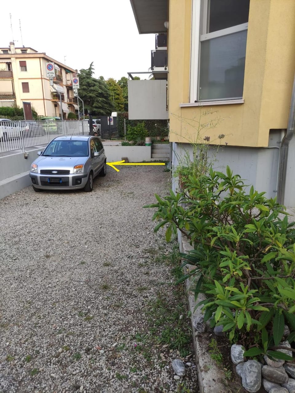 Neighbourhood, Street view, Parking