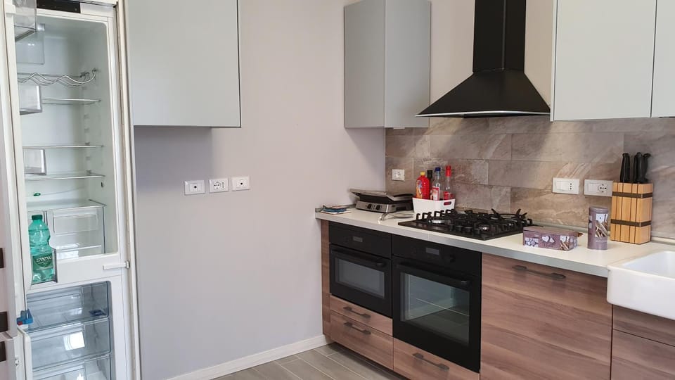 Kitchen or kitchenette, oven, stove