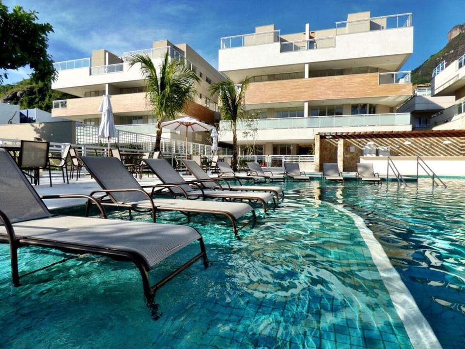 Property building, Swimming pool, sunbed