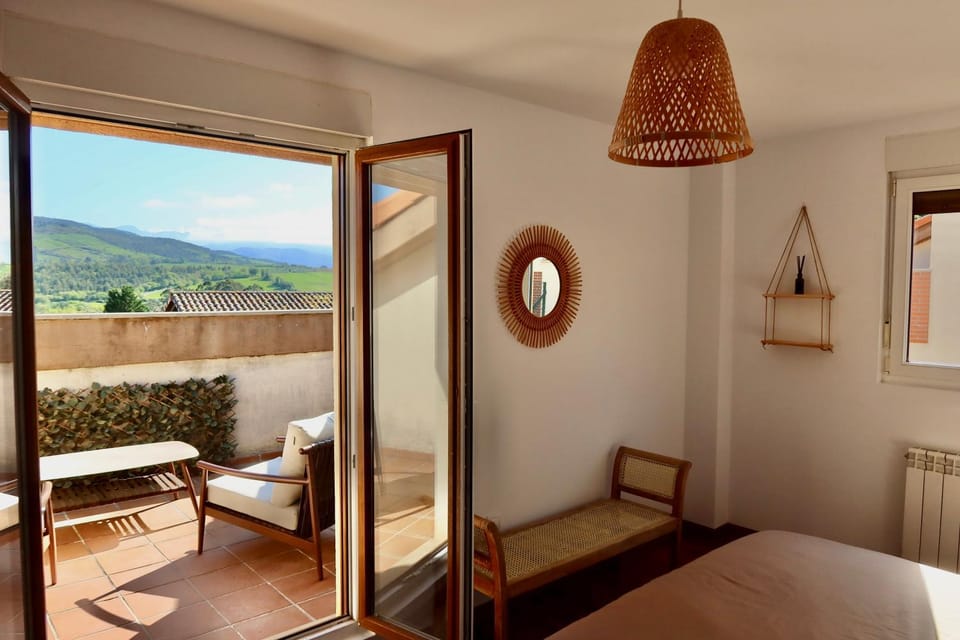 Bedroom, Mountain view