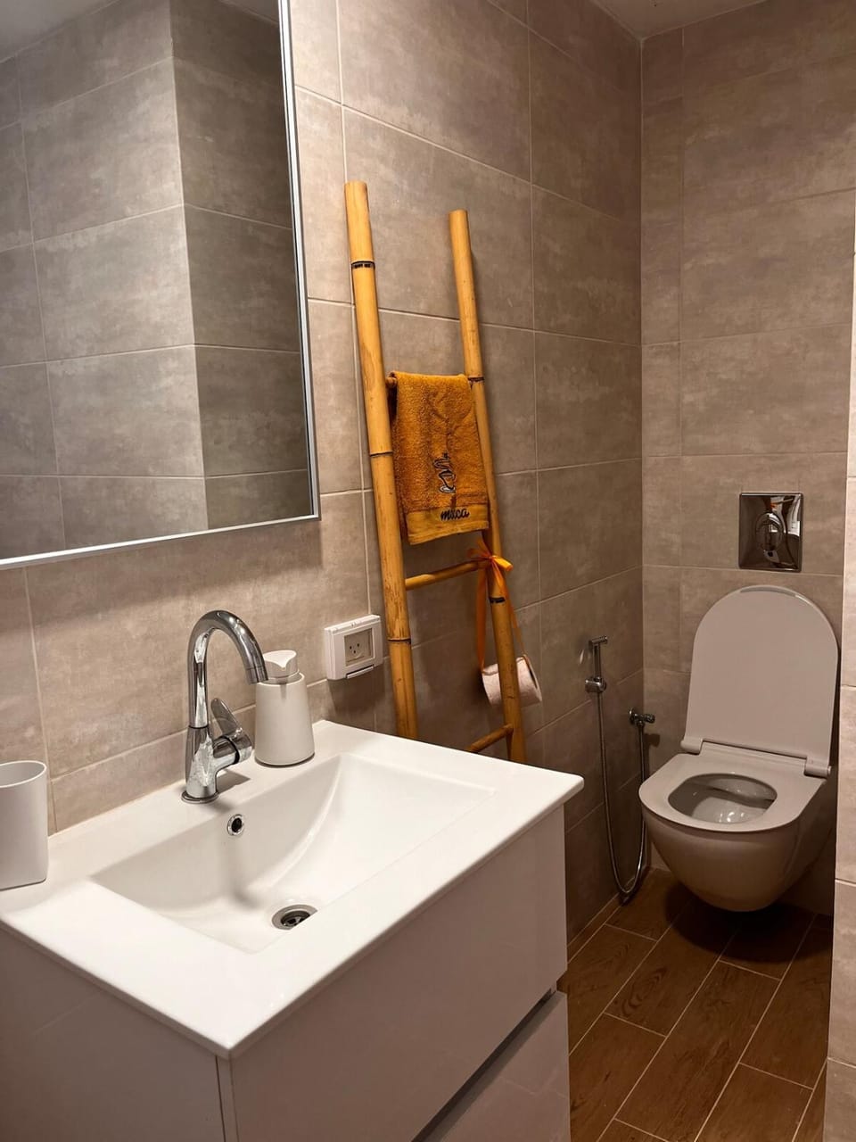 Charming City-Center Apartment NETANYA Apartment in South District