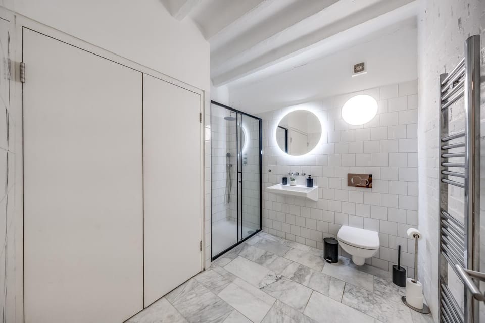 Luxe Penthouse with Balcony & Parking Near Greenwich Apartment in London Borough of Lewisham