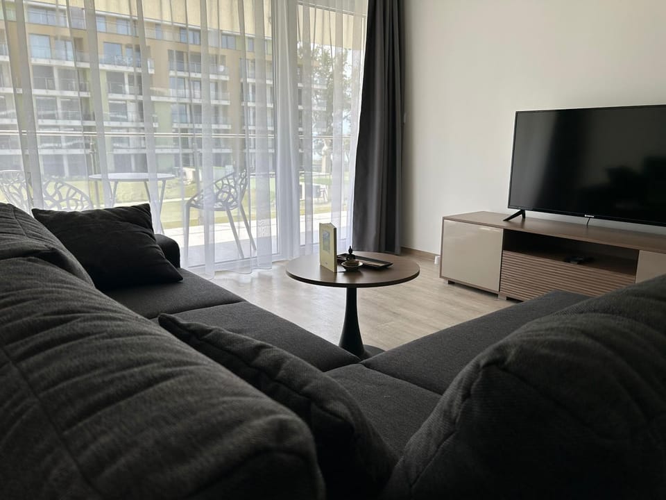 Communal lounge/ TV room, TV and multimedia, Living room, Evening entertainment