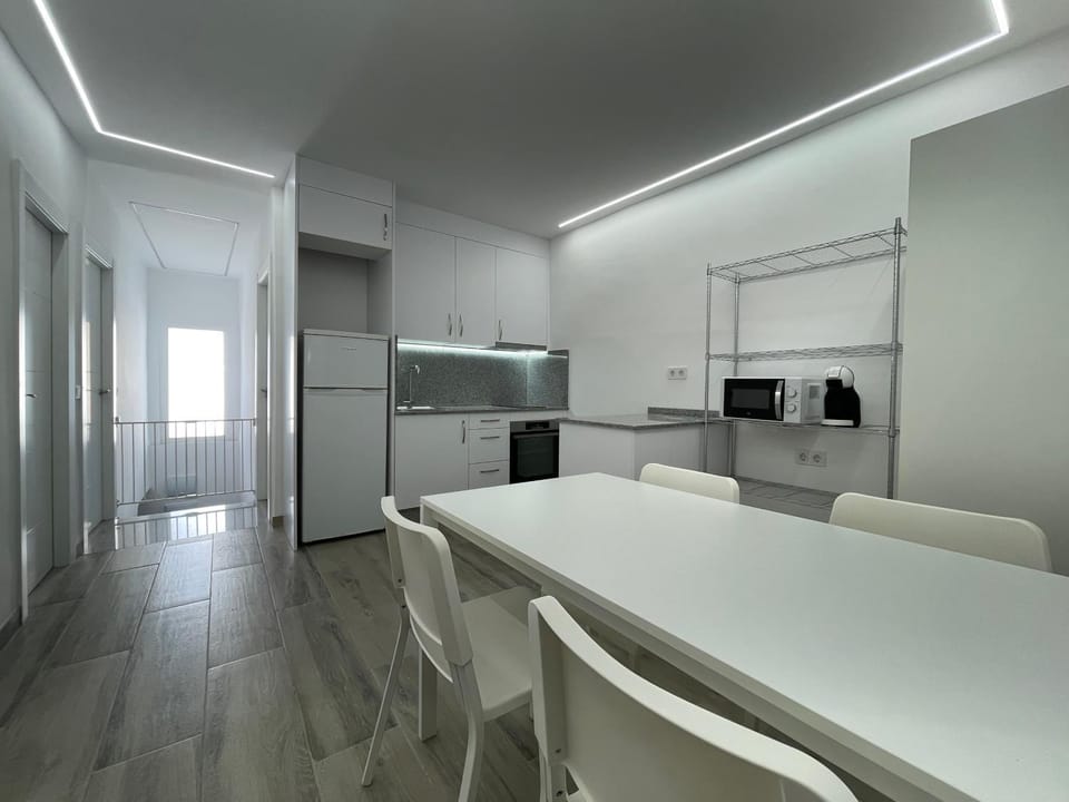 Kitchen or kitchenette, Dining area, oven, stove