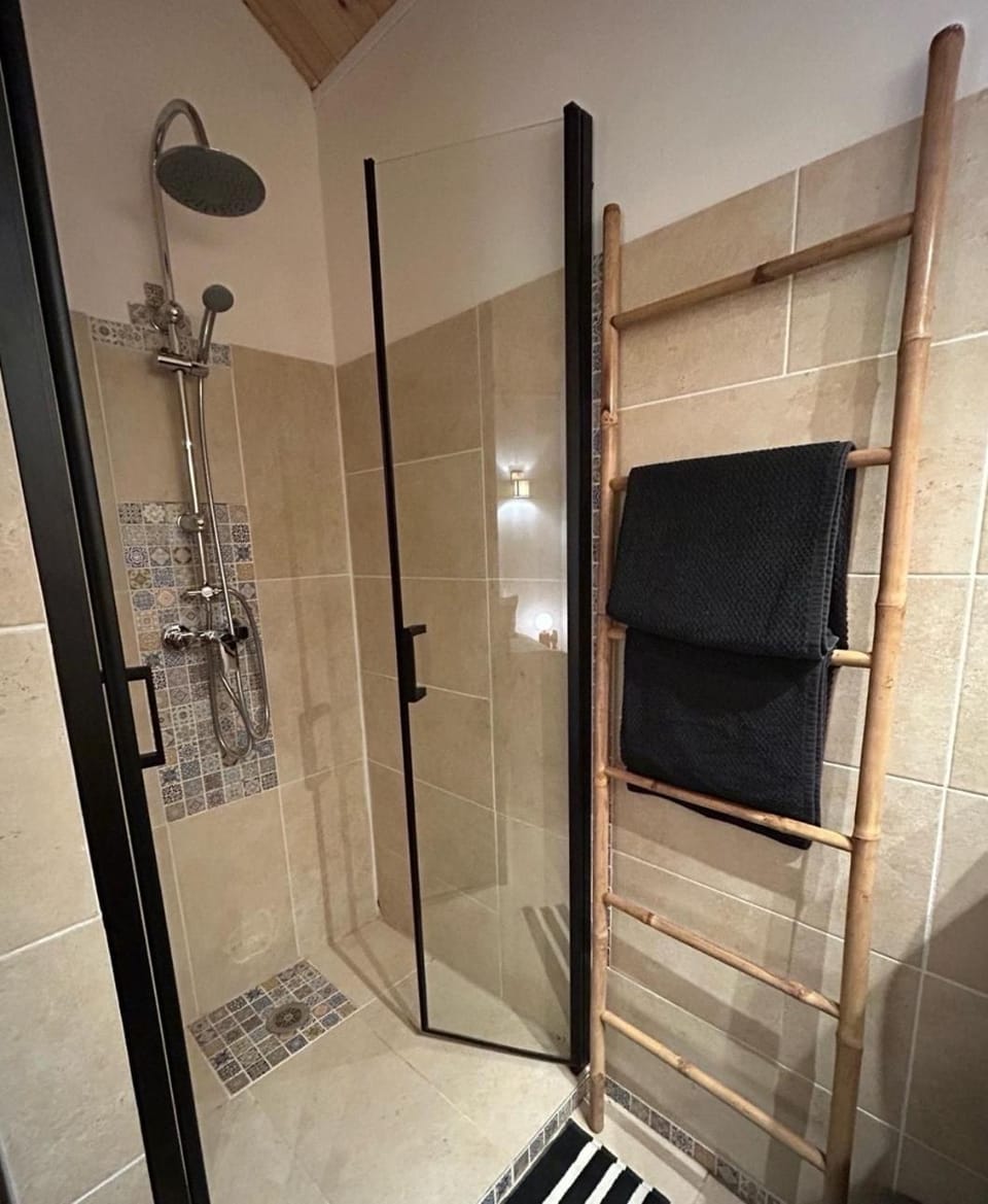 Un Chalet au Verger-Dog friendly-Jacuzzi & Massages Chalet in Normandy