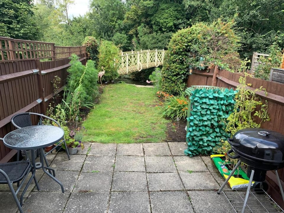 Lovely riverside cottage, Weybridge, Surrey House in Weybridge